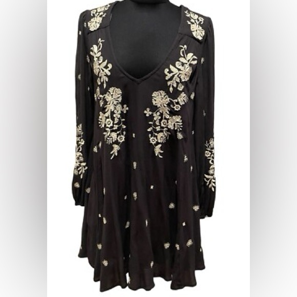 Free People - Black swing linen dress with cream embroidery - Size M - Picture 1 of 3